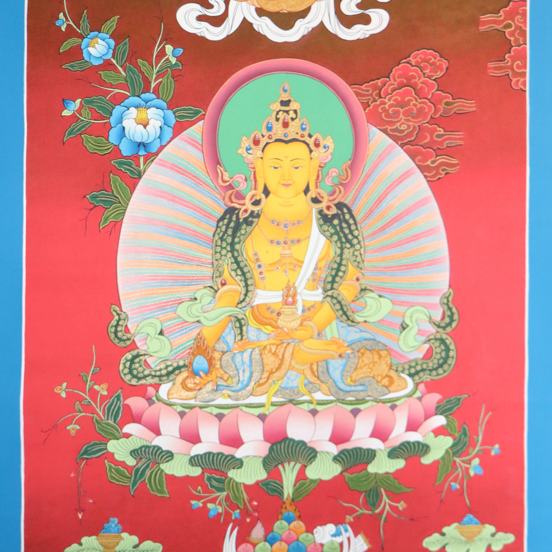 Crown Buddha Thangka is a strong visual aid for meditation and contemplation, enabling people to expand their knowledge of the Buddha's teachings.