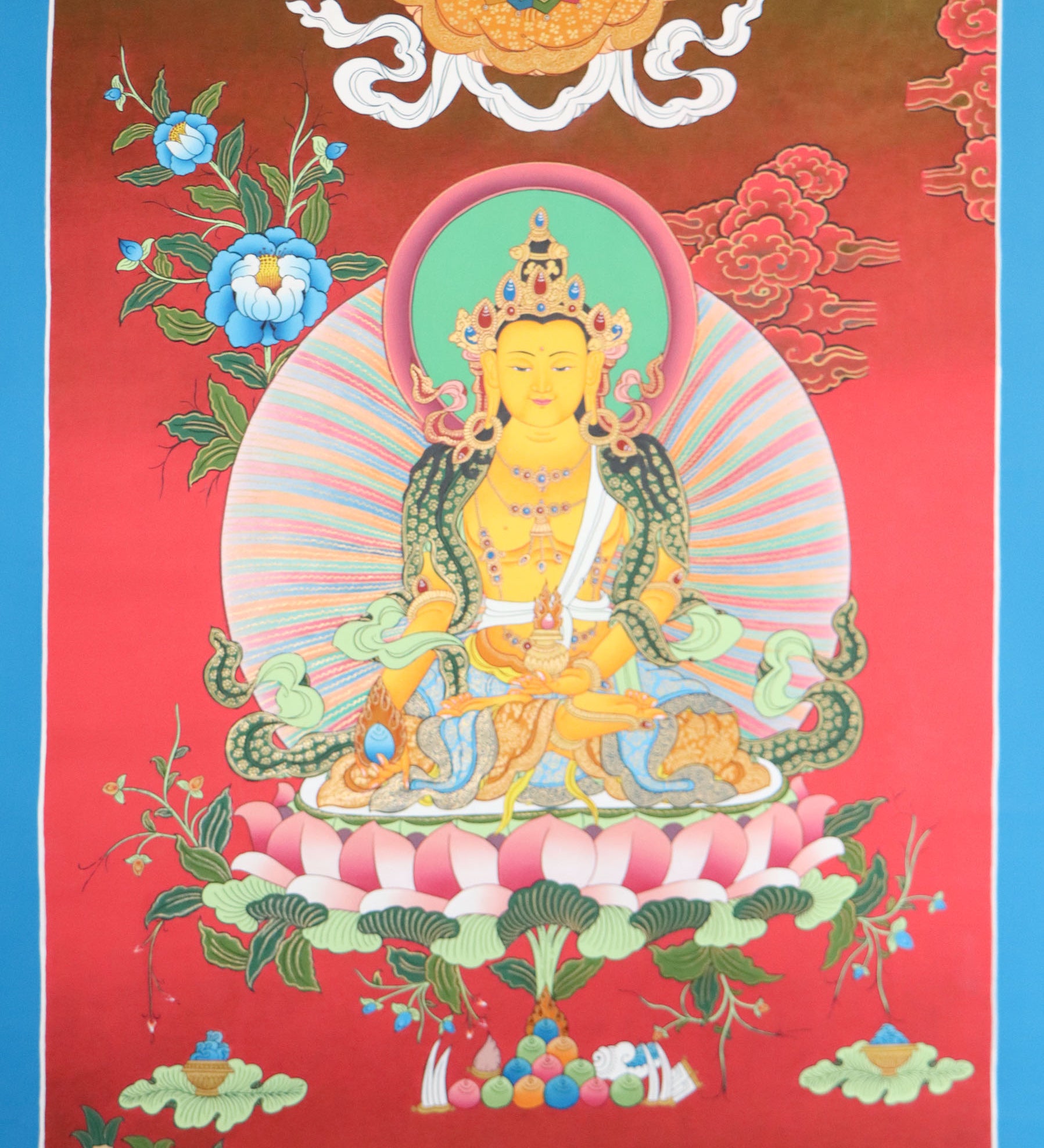 Crown Buddha Thangka is a strong visual aid for meditation and contemplation, enabling people to expand their knowledge of the Buddha's teachings.