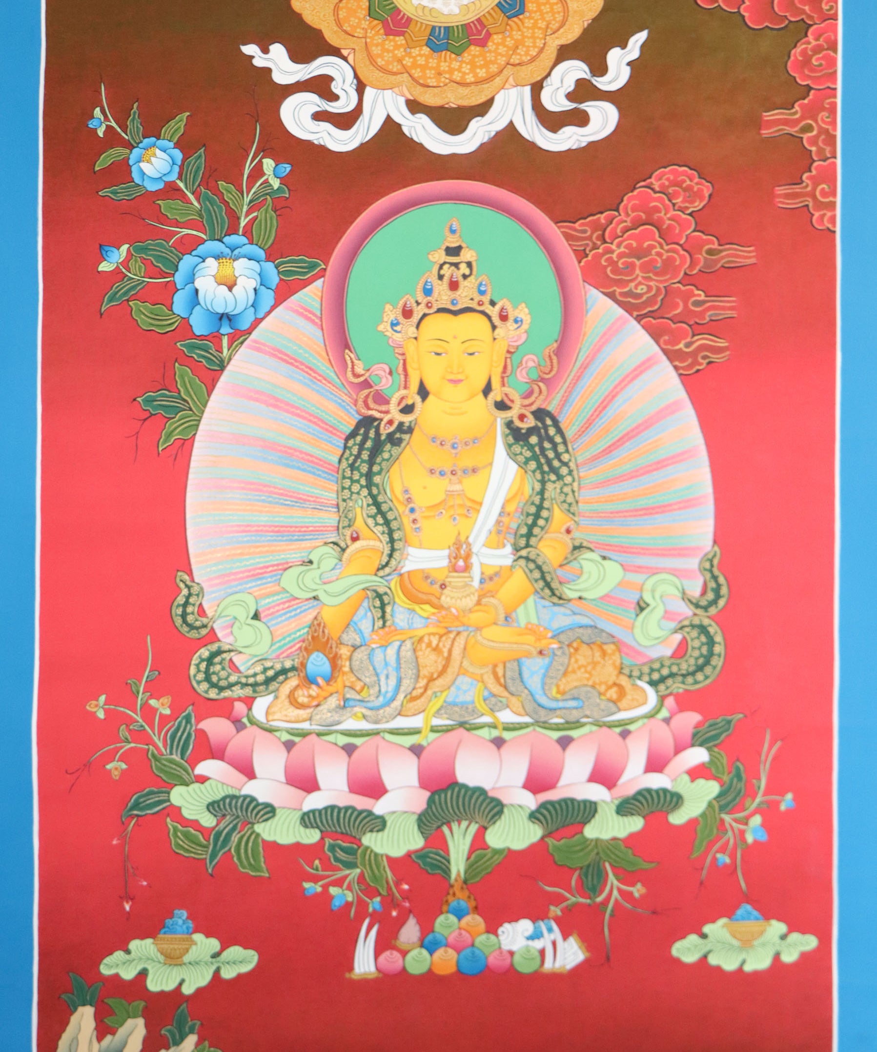 Crown Buddha Thangka is a strong visual aid for meditation and contemplation, enabling people to expand their knowledge of the Buddha's teachings.