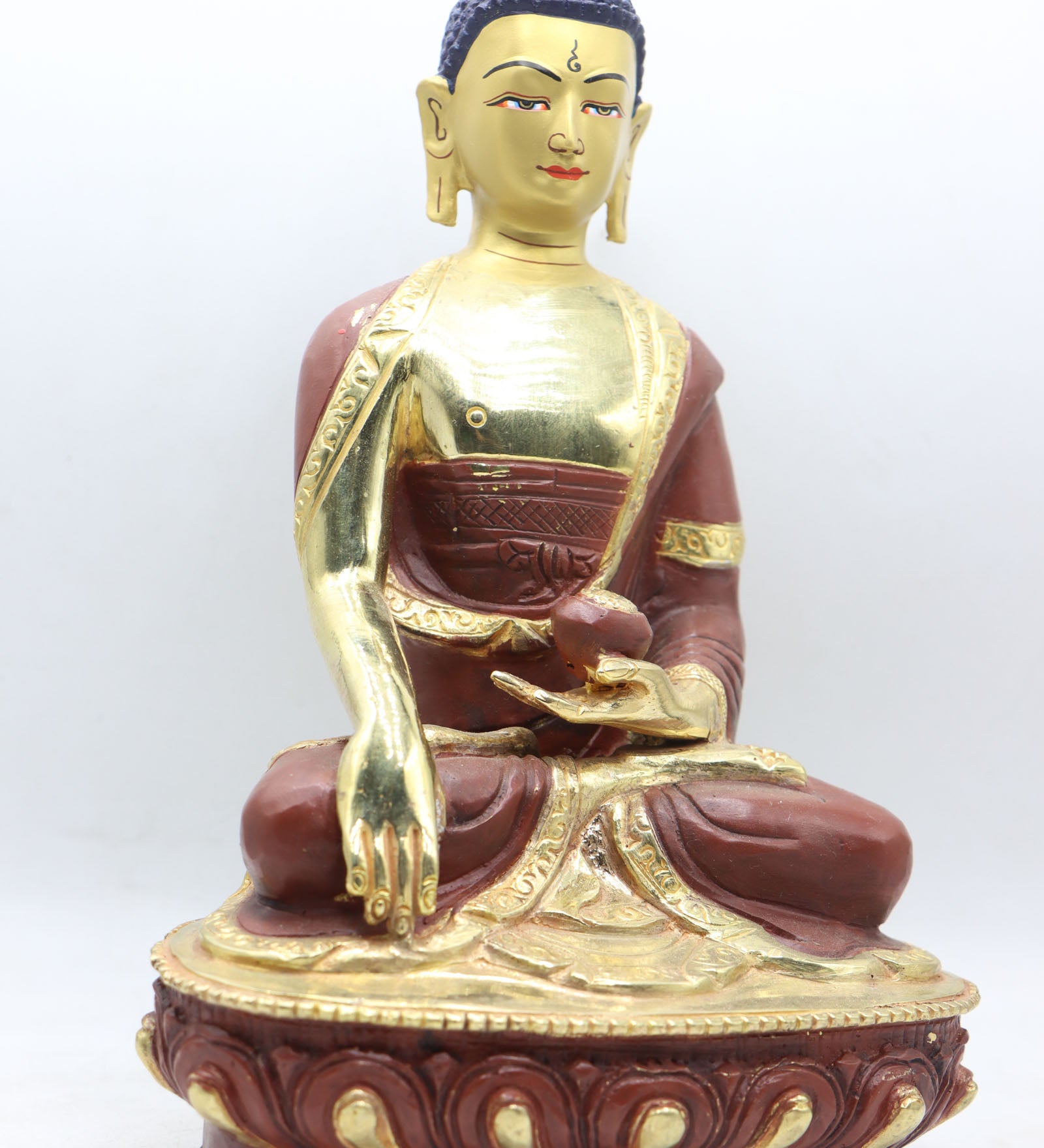 Shakyamuni Buddha Statue for prayer and enlightements. .