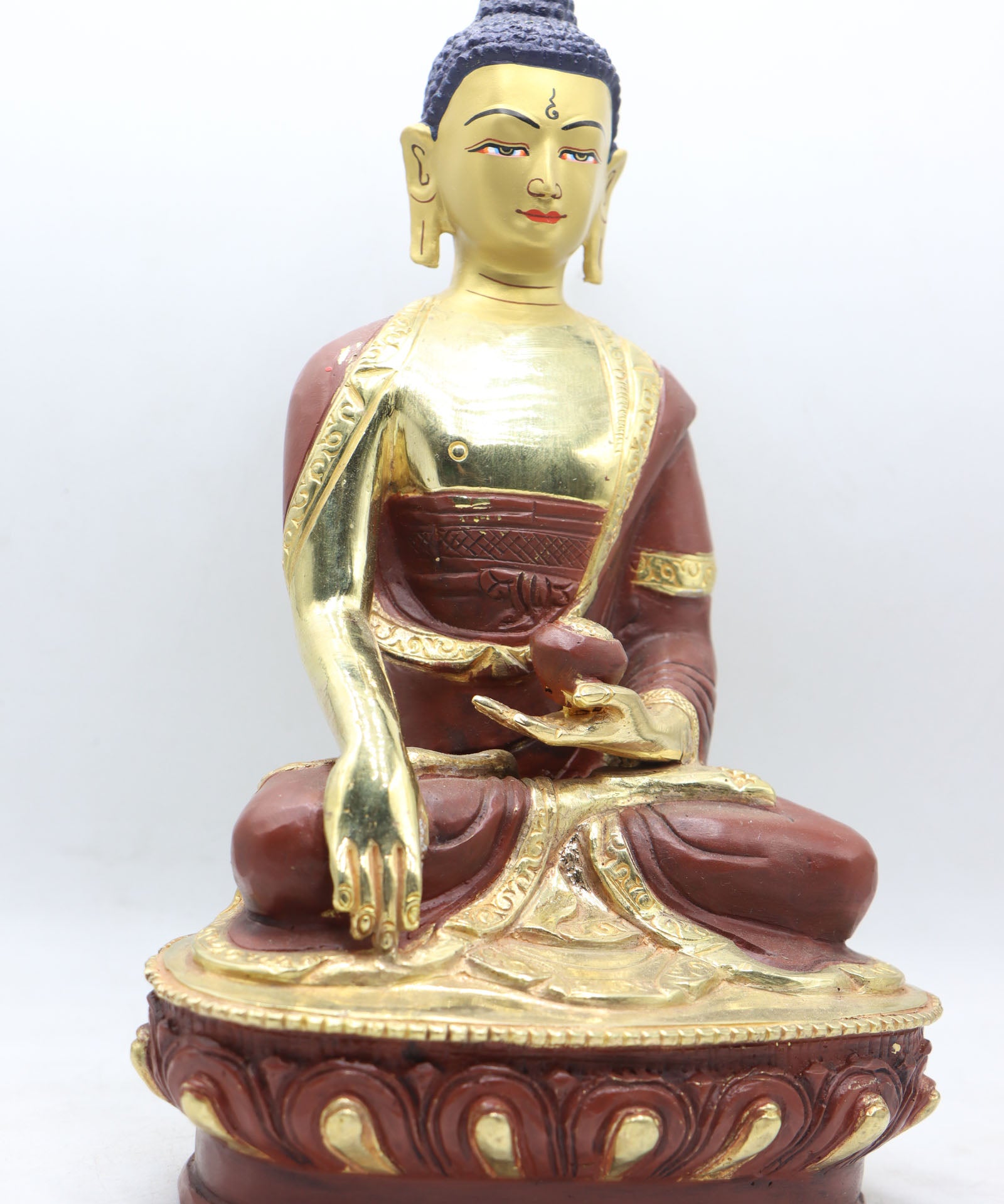 Shakyamuni Buddha Statue for prayer and enlightements. .