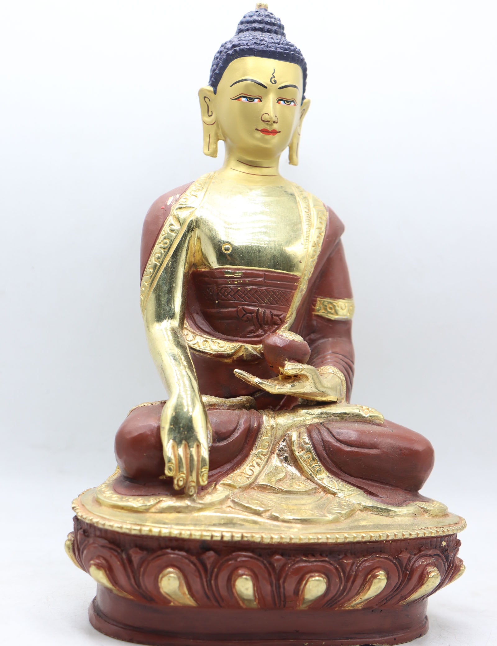 Shakyamuni Buddha Statue for prayer and enlightements. .