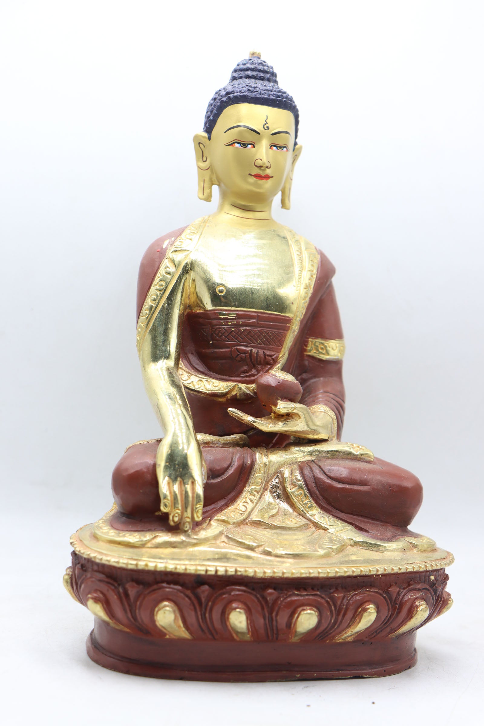 Shakyamuni Buddha Statue for prayer and enlightements. .