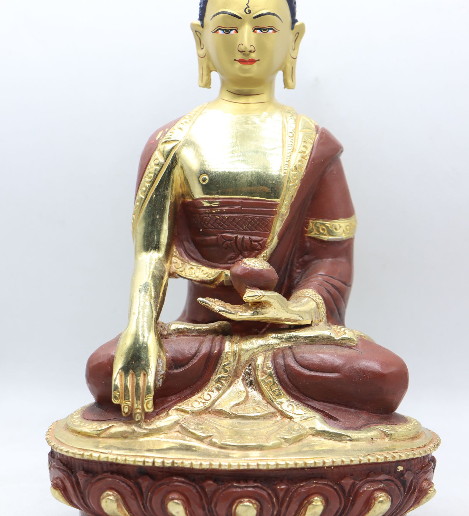 Shakyamuni Buddha Statue for prayer and enlightements. .