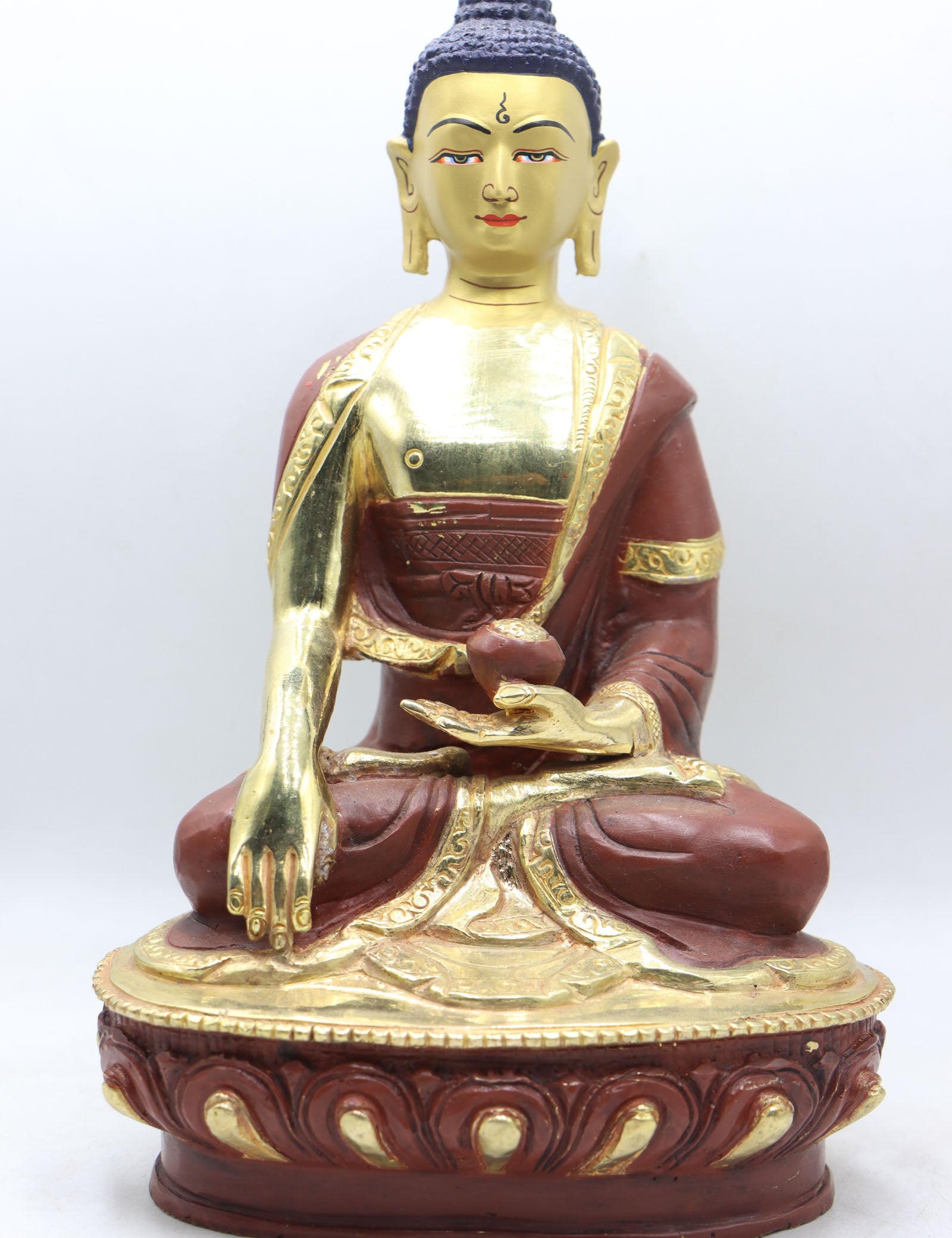 Shakyamuni Buddha Statue for prayer and enlightements. .