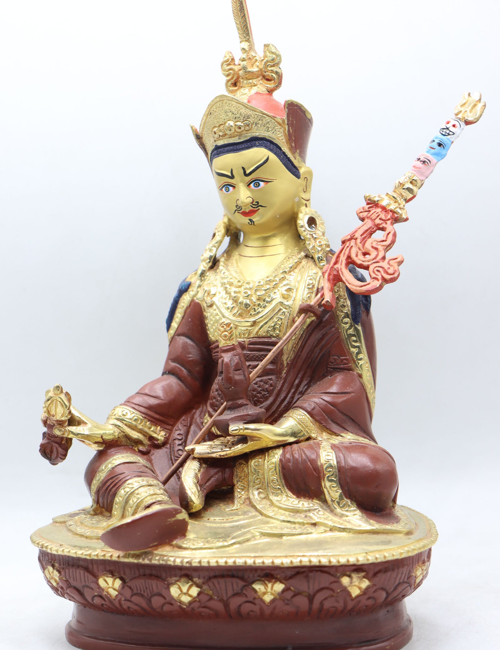 Guru Rinpoche Statue serves as a focal point for devotion, meditation, and spiritual practice.