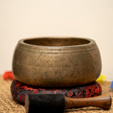 Old mani tibetan singing bowls