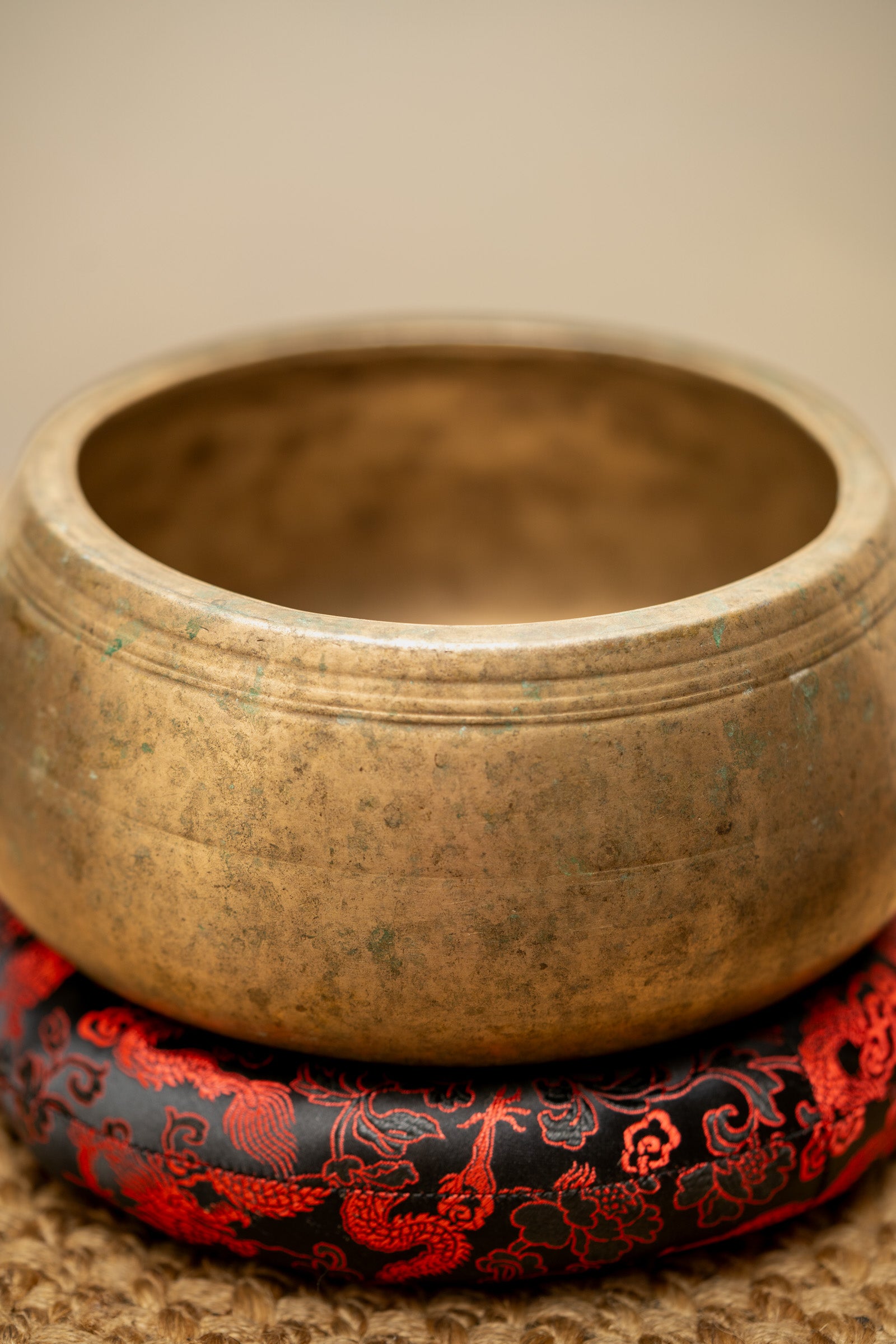 Old mani tibetan singing bowls