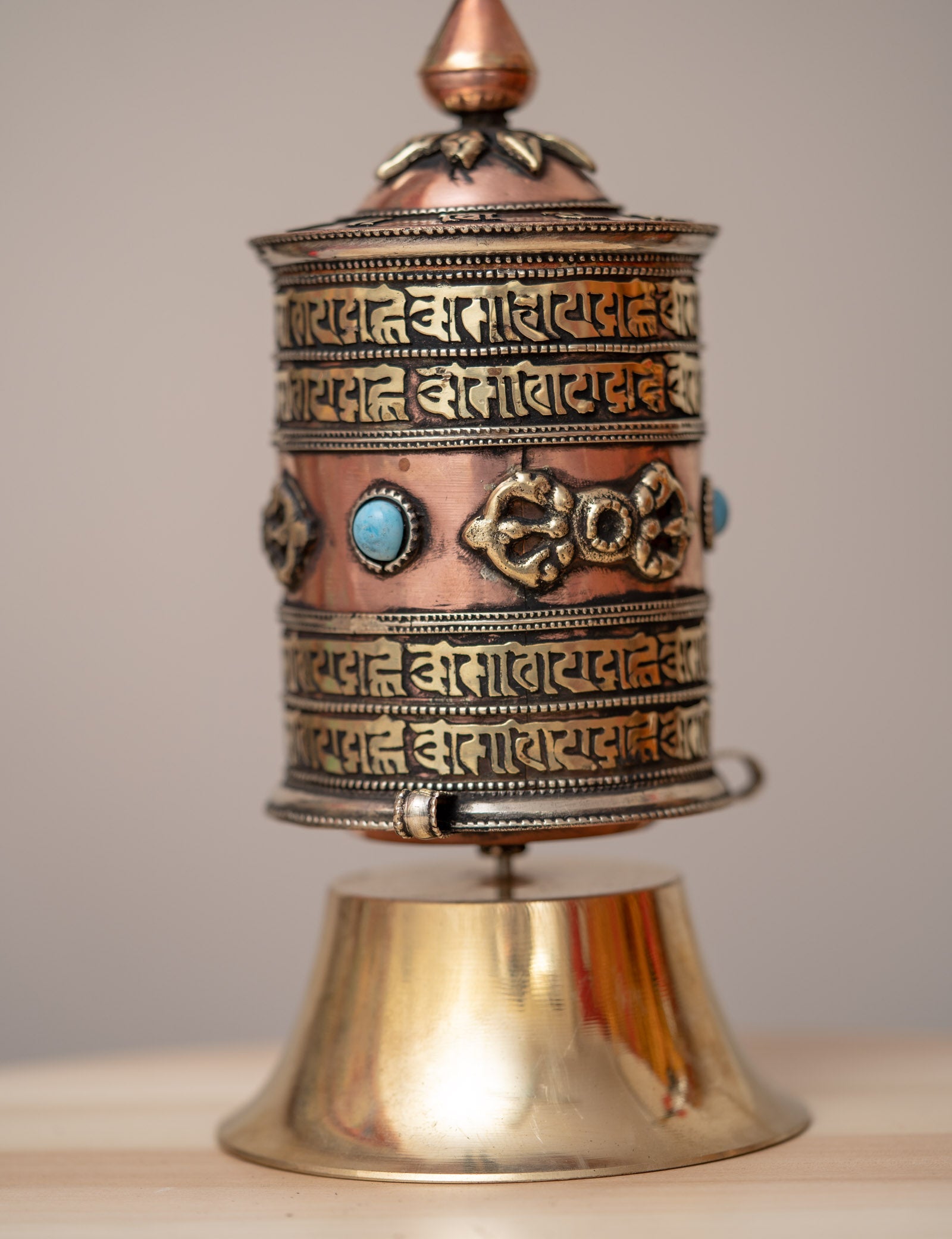 Bajra Prayer Wheel spreads positive energy, compassion, and blessings to all sentient beings.