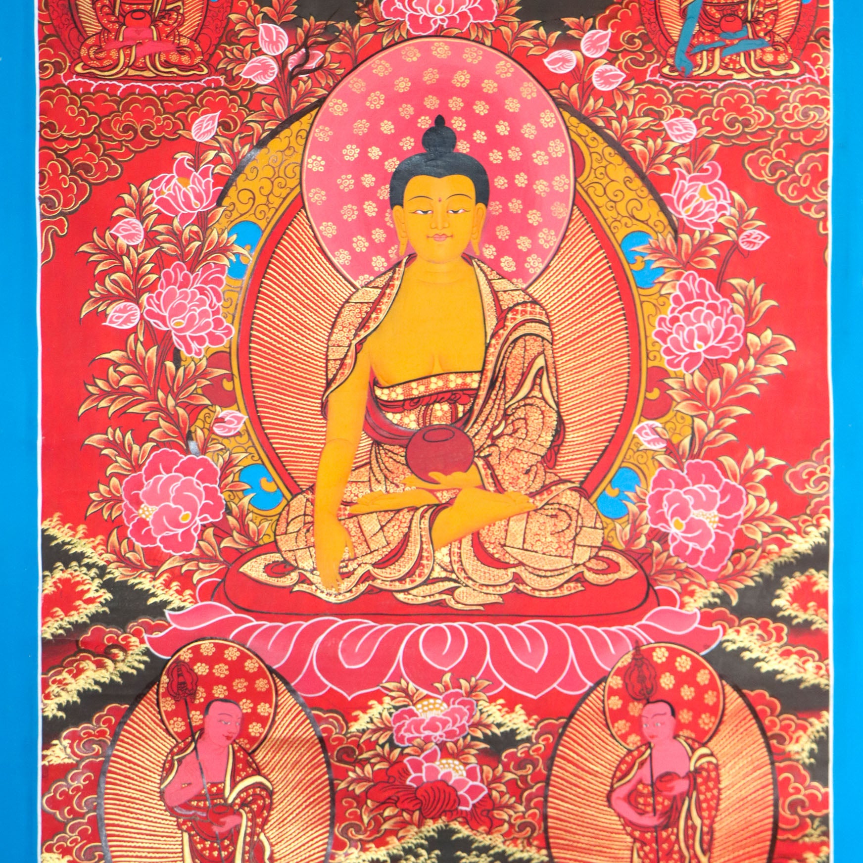 Shakyamuni Buddha Thangka is believed to bring auspiciousness and positive energy.