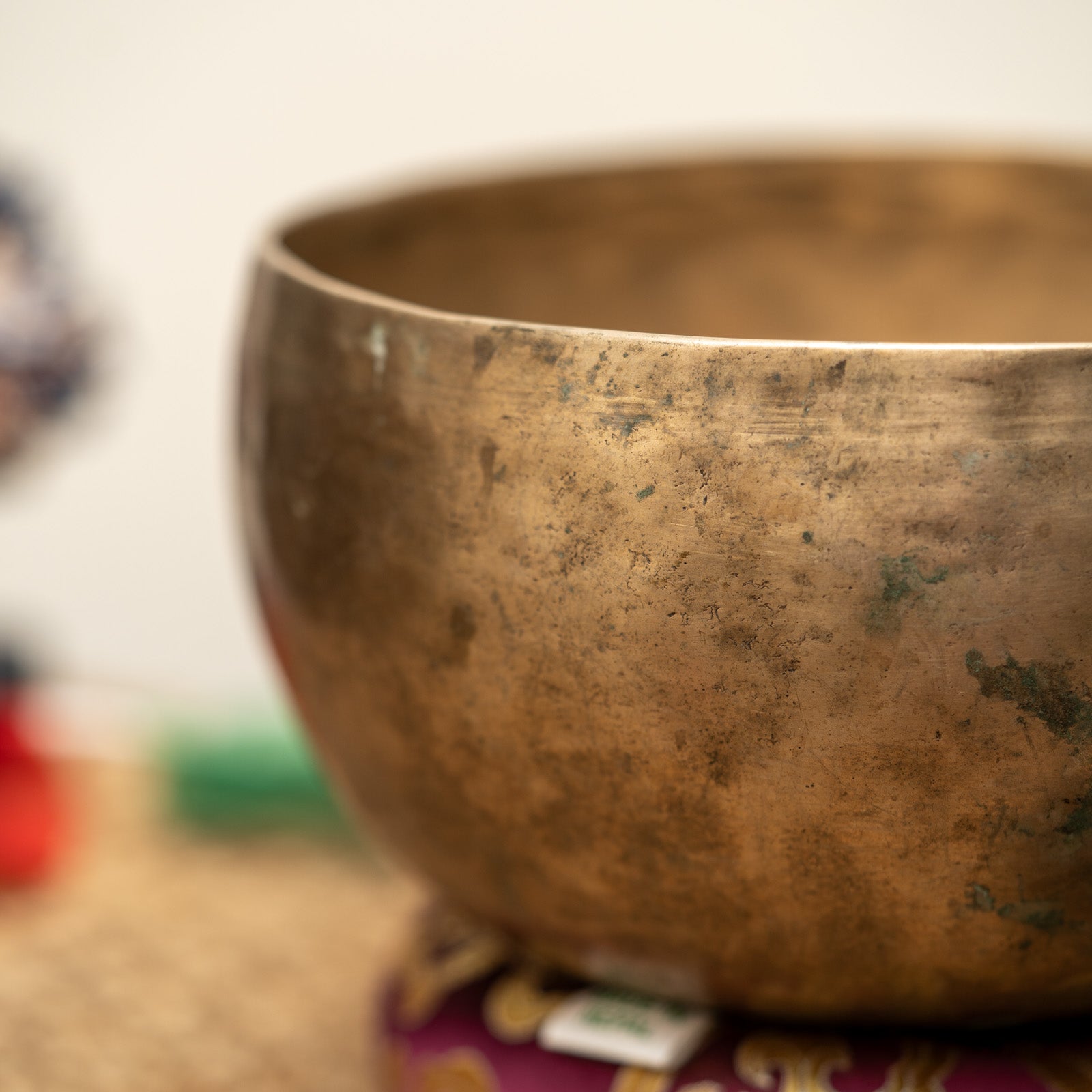 Professional Thadobati Singing Bowl for sound healing.