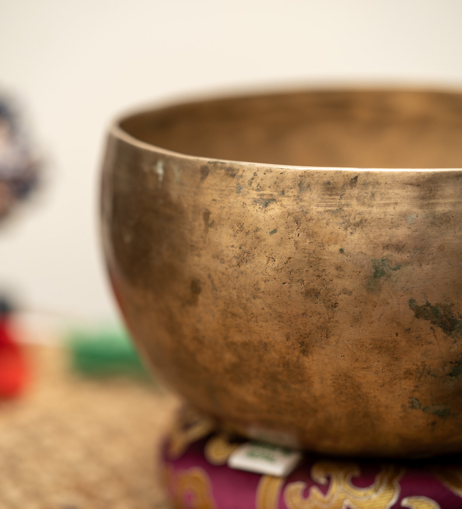 Professional Thadobati Singing Bowl for sound healing.