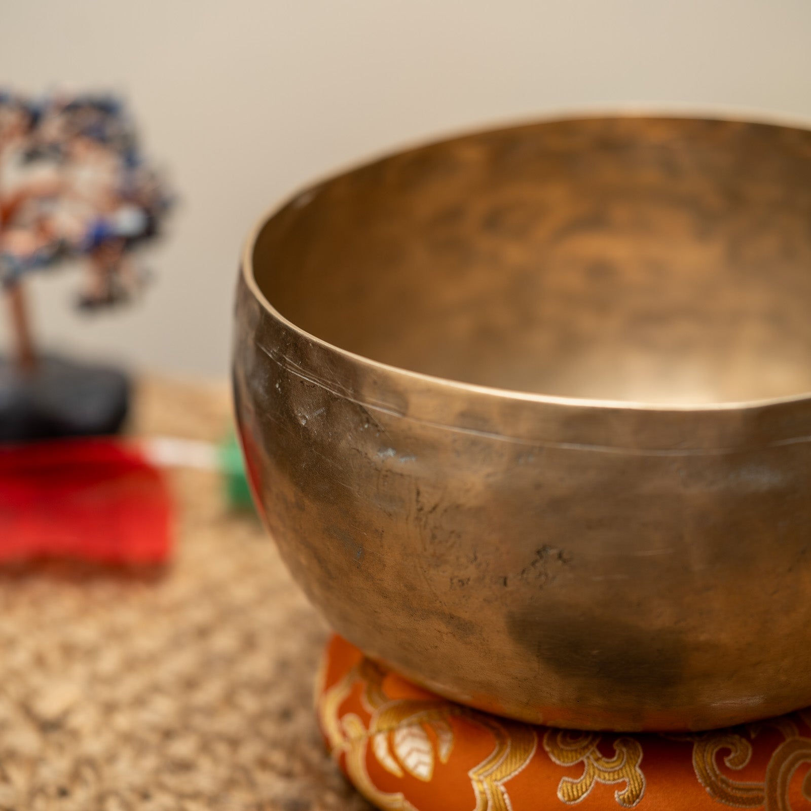 Thadobati Singing Bowl for meditation.