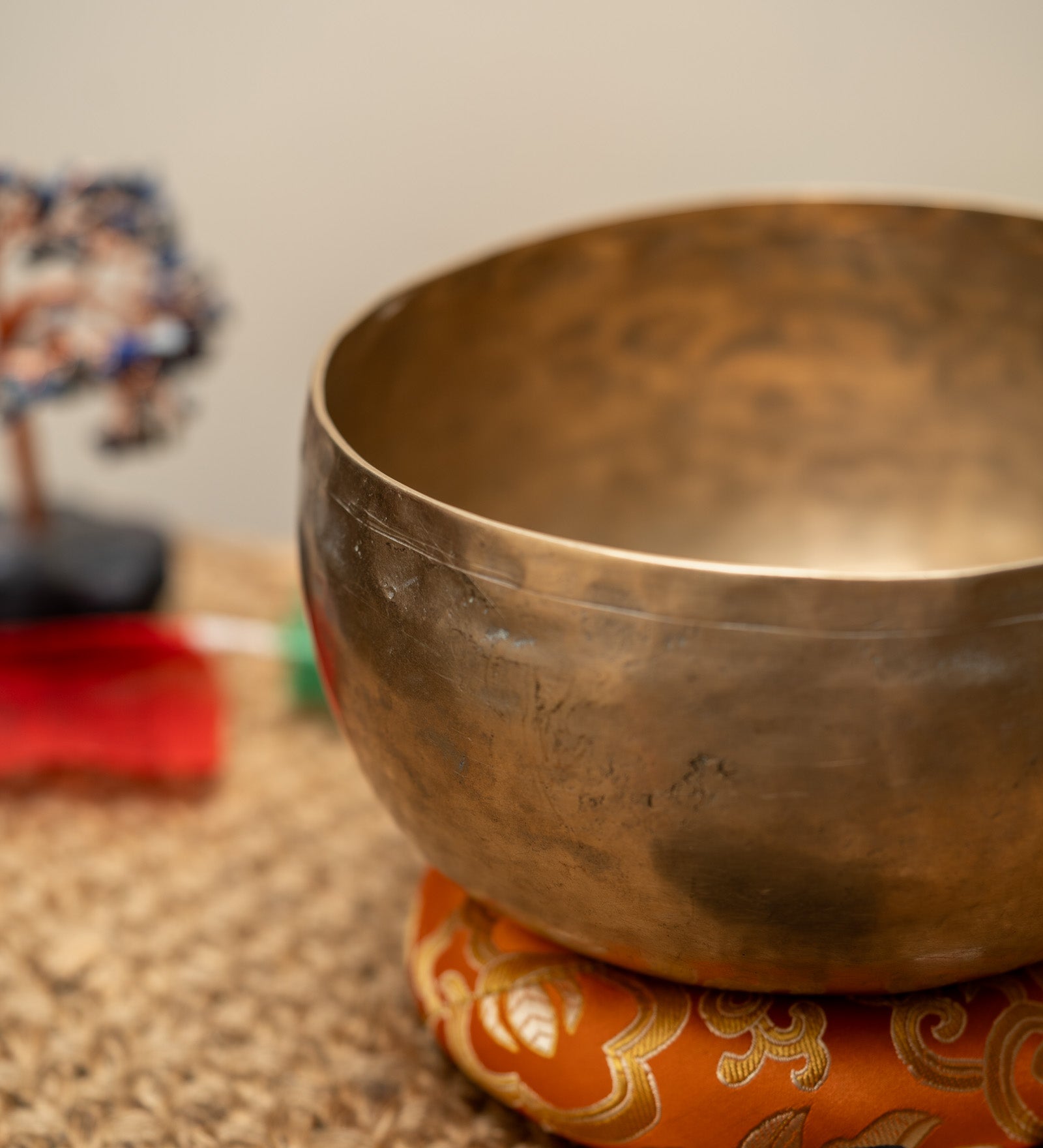 Thadobati Singing Bowl for meditation.