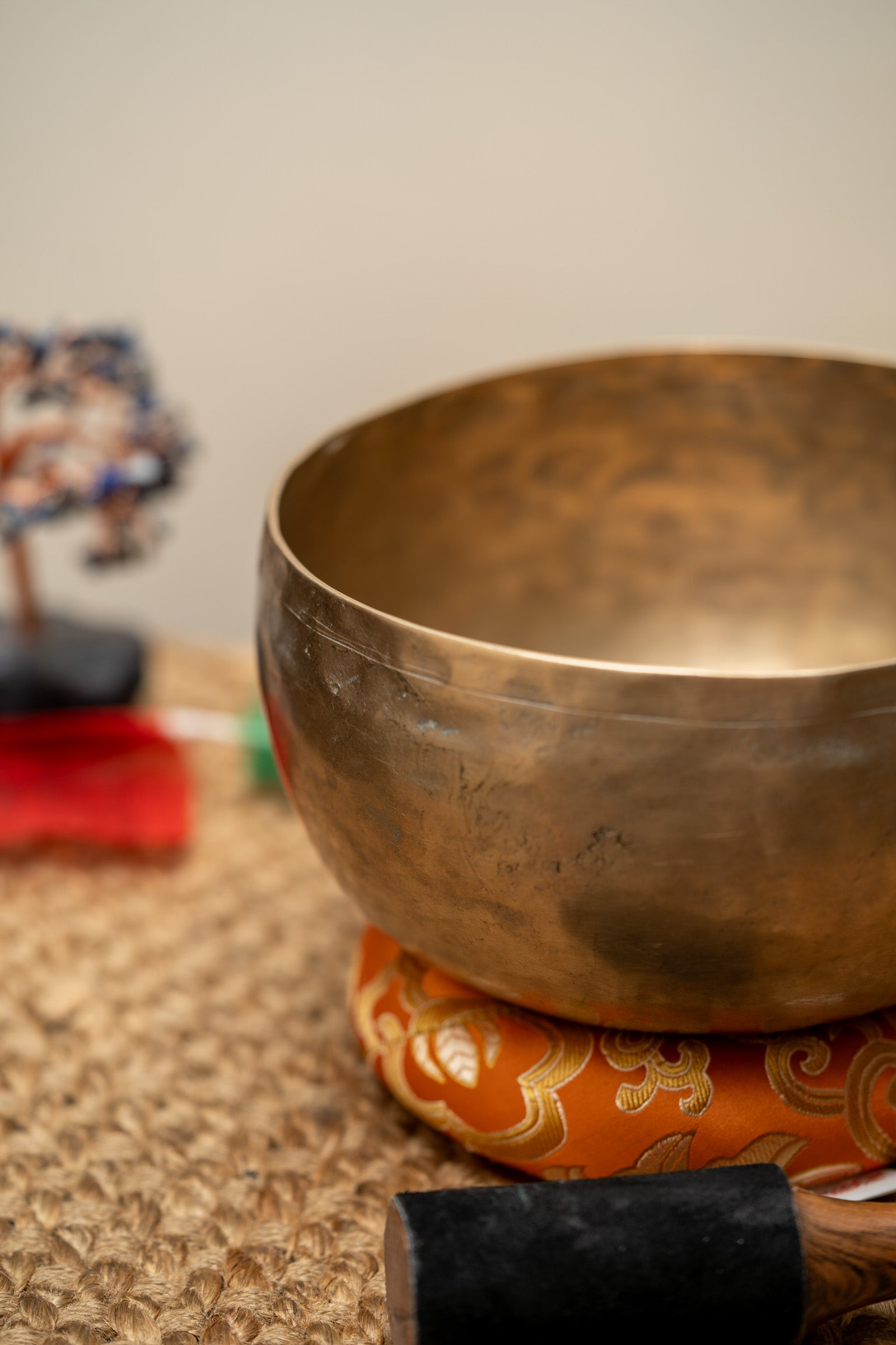 Thadobati Singing Bowl for meditation.