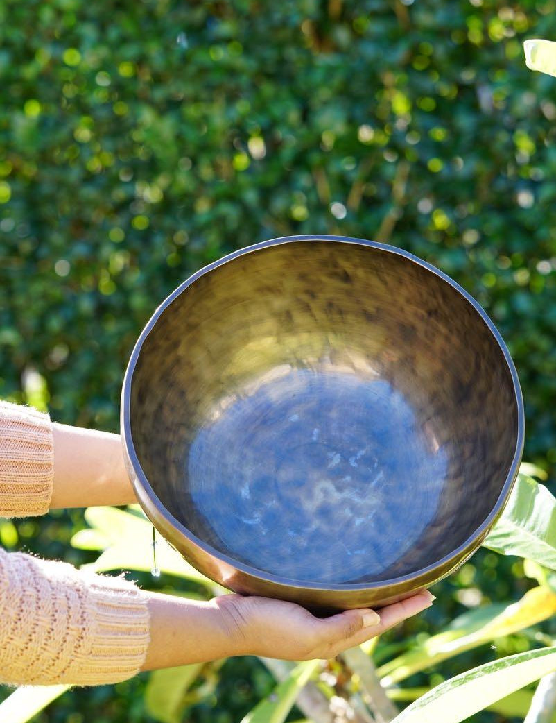 hand hammered singing bowl for sound meditation