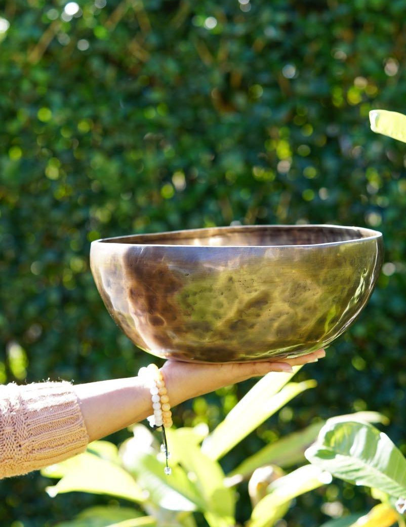 hand hammered singing bowl for sound meditation