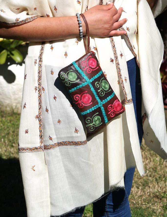 Unique style women purse with hand embroidery, easy to carry and stylist design