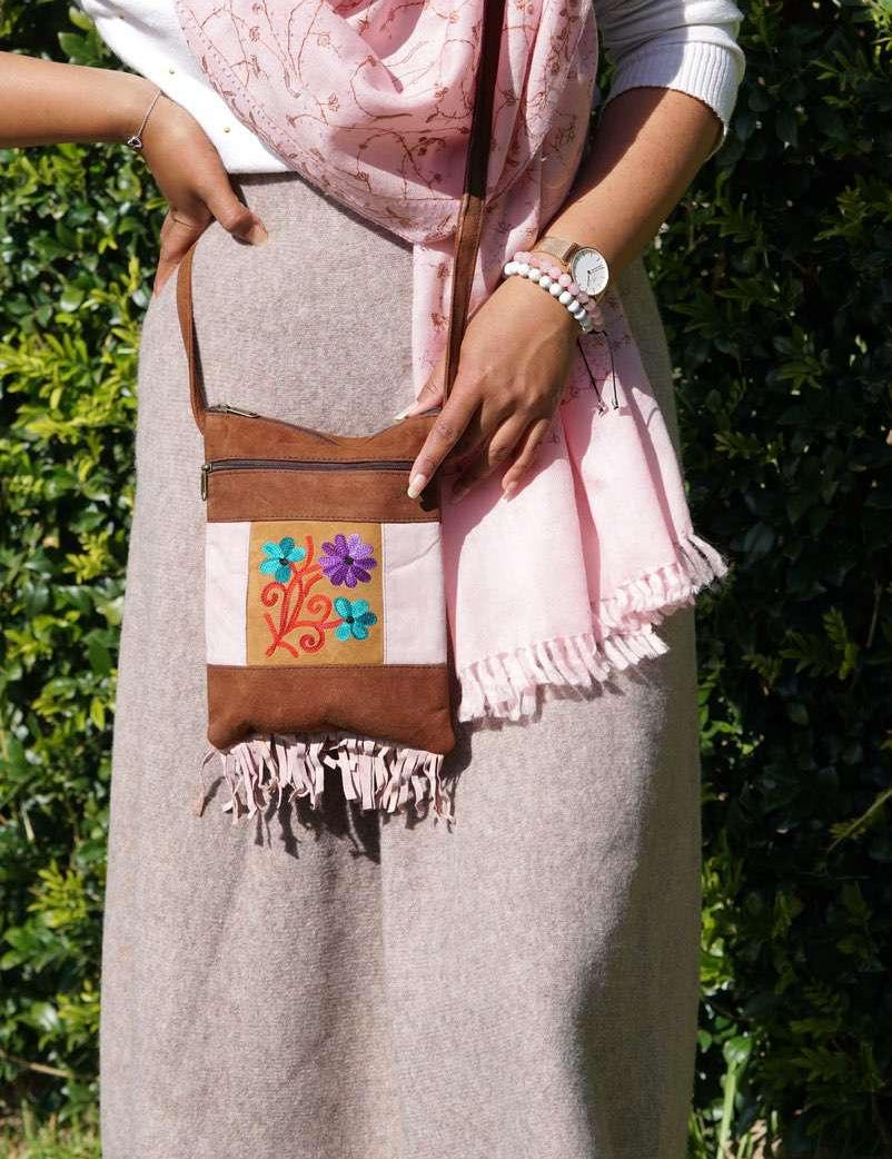 Unique style women side bag with hand embroidery, easy to carry and stylist design