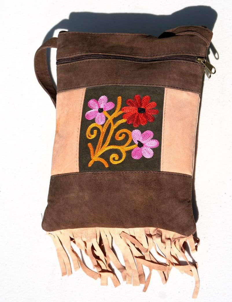 Absolutely stunning women's side bag with fringe/tassel to give you a bohemian chic look.