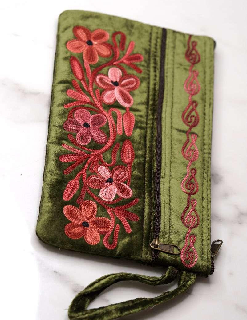 Unique style women wristlet pouch  with hand embroidery, easy to carry and stylist design